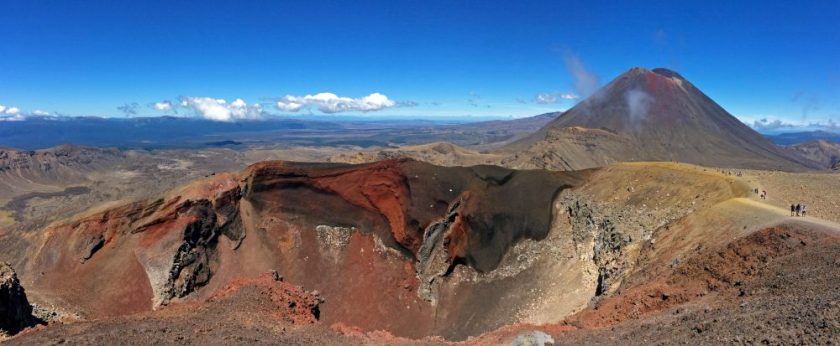 Mount Ngauruhoe mit dem Red Crater im Vordergrund